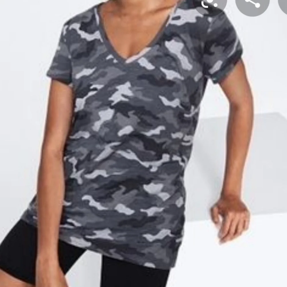 VS PINK PERFECT CREW CAMO V NECK TEE - Picture 1 of 11